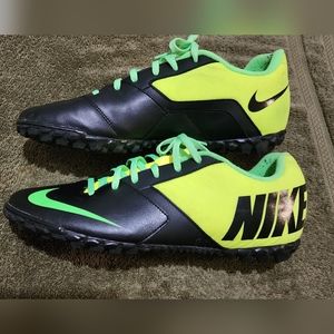 soccer turf Nike size 10.5